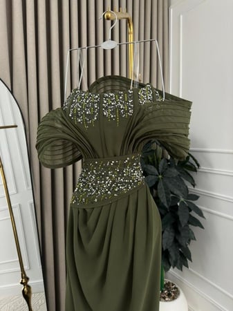 فستان سهره اللون  زيتي  جورجيت مطرز   من متجر جوهره LS FR