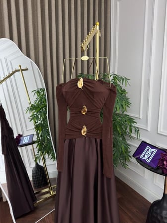 فستان سهره بني باذنجاني الصدريه كرستال تحت تفته - ميكادو من متجر جوهره LF