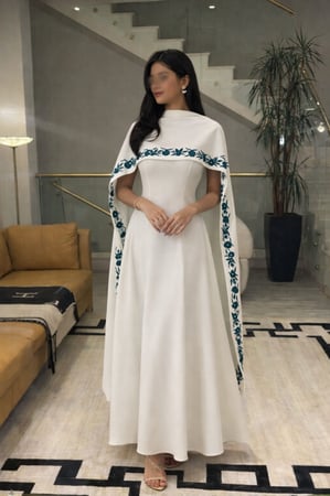 فستان سهرة أبيض بكاب مطرز أنيق