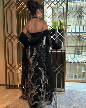 فستان سهرة فخم باللون الاسود