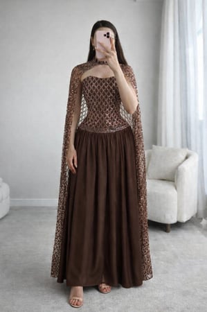 فستان نسرين بني بكاب طويل مطرز