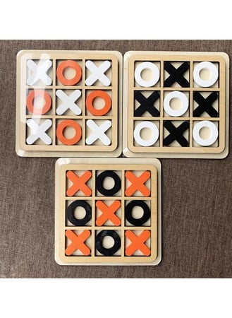 لعبة تعليمية تك تاك تو XO مع شخصيات X و O متنوعة بشكل عشوائي متعدد الألوان