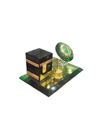 مجسم زجاجي للكعبة مصنوع يدويا مع ساعة