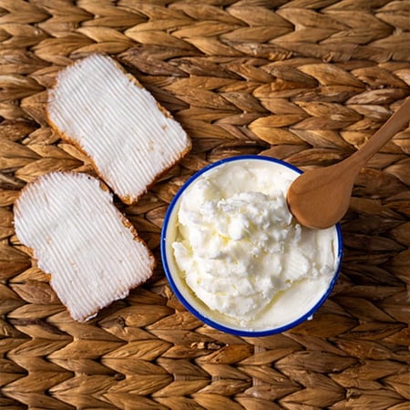 زبدة ماعز كريمي