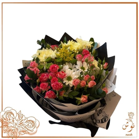 بويكه السعاده مزيج من الجوري والبيبي جوري والاقحوان باقة متوسطة الحجم