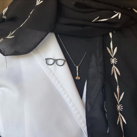 دبوس نظارة