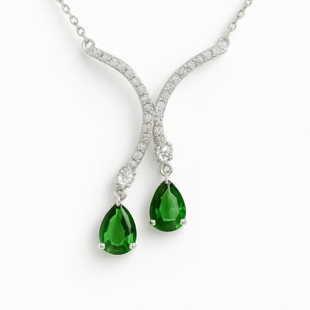 تفاصيل حجر الزركون الأخضر في سلسال LAV Emerald Grace