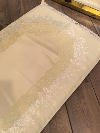 سجادة صلاة مبطنة اسفنج