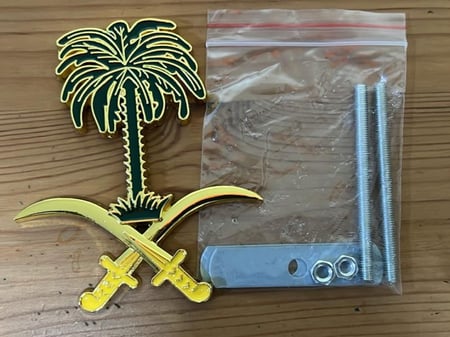 تعليقة شبك ذهبي للسيارة