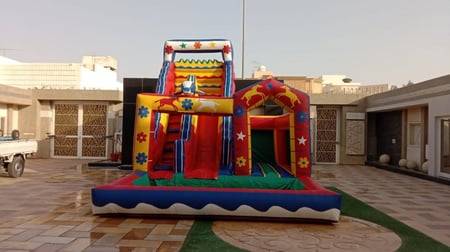 لعبة مائية ثلاثة في واحد للايجار 6.5م طول*5م عرض*5م ارتفاع