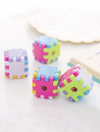 براية قلم رصاص على شكل كتلة بناية قطعة واحدة