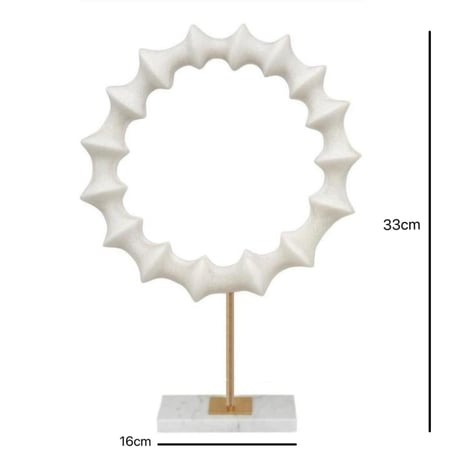 قطعة ديكور فنية بتصميم دائري متموّج بقاعدة رخامية