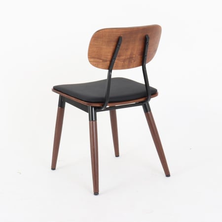 كرسي جلد أسود - قواعد معدن شكل خشبي