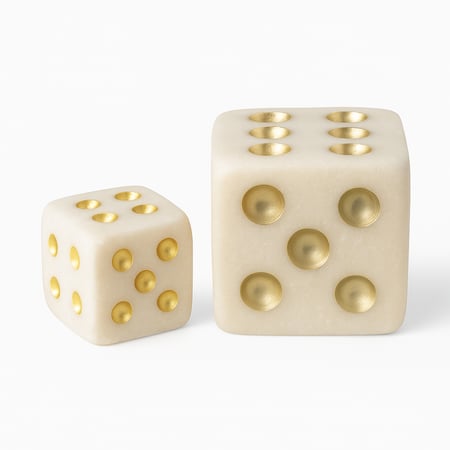 مجسم نرد ديكوري بتصميم رخامي ونقاط ذهبية أنيقة.