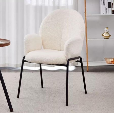 كرسي بوكليه أبيض - أرجل سوداء