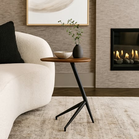 طاولة جانبية بتصميم عصري بسيط بسطح بيضاوي وقاعدة معدنية أنيقة.