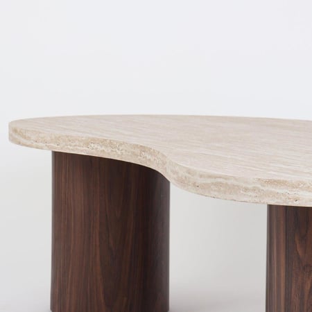 طاولة قهوة بيج - سطح خشبي وقاعدة خشبية أسطوانية