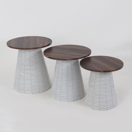 طقم طاولات خدمة خزف ابيض - أسطح خشب بني