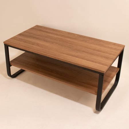 طاولة مجلس بسطحين خشب وبقواعد حديد