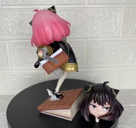 Anya X Attack On Titan. Figure./ مجسم انيا X اتاك اون تايتن