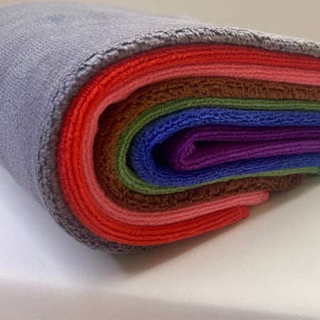 فوطة ناعمة من مايكروفايبر تنظف الزجاج والمرايات بدون خدوش او آثار