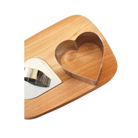 قالب تقطيع على شكل قلب