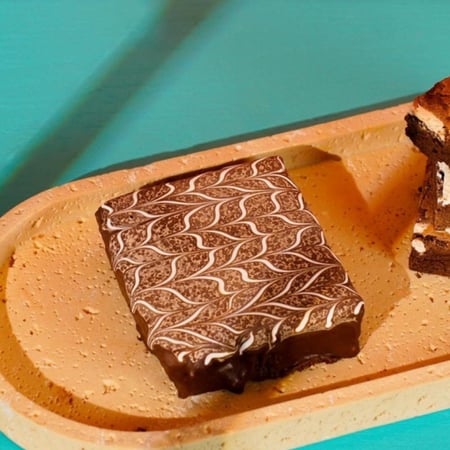 براونيز مغطى بالميلك تشوكلت