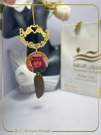 تعليقة قلب بيدين بالصوره مع كسرة العود