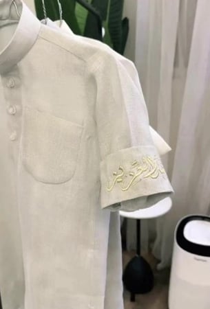 ثوب لينن مع تطريز الاسم
