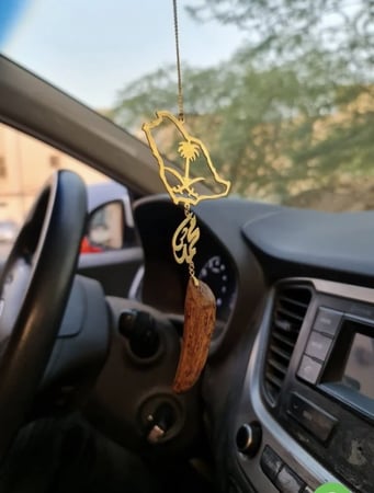 تعليقة خريطة و شعار المملكه مع كسرة العود