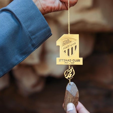 تعليقة شعار الاتحاد بالاسم وكسره العود