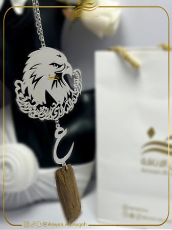 تعليقة صقر مع كسرة العود