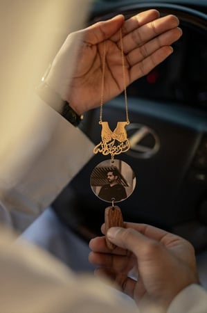 تعليقة الايادي بالصوره مع كسرة العود