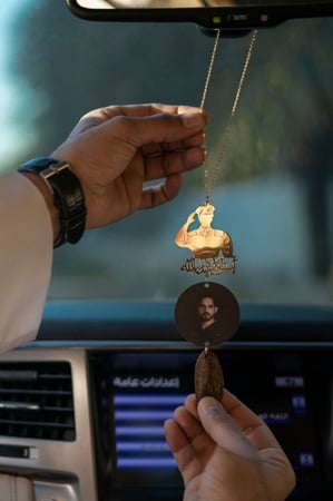 تعليقة سيارة عسكري بالصوره وكسره العود