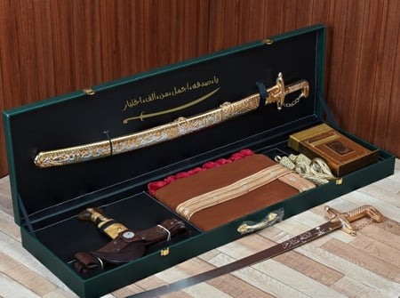 بوكسات ملكية فخمة بمجموعة إكسسوارات رجالية راقية وبتصميم خاص