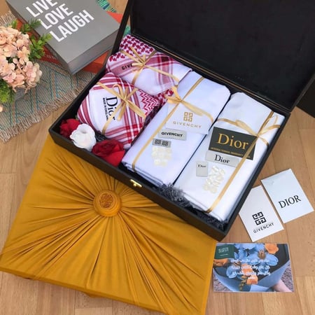 طقم شماغين جفنشي وديور مع قماش كوري فاخر وعلبة ملكية وتغليف هدايا