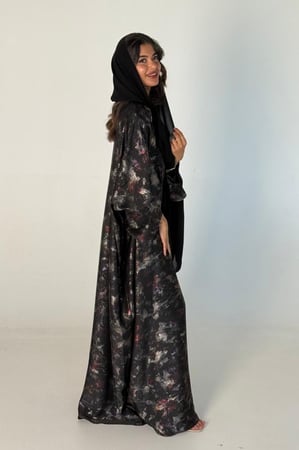 عباية بلمعه اسود