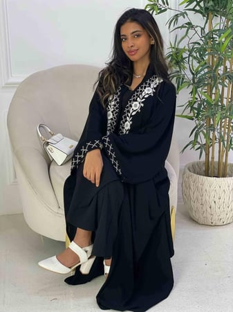 عباية فخمة سوداء-عزة المتميزة