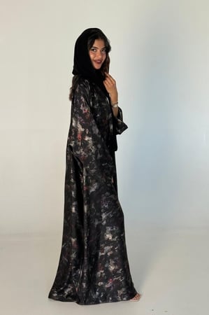 عباية بلمعه اسود