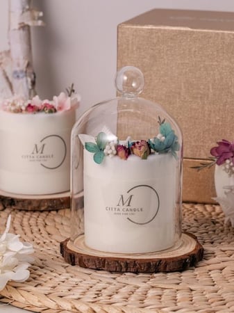 شموع مع غطاء