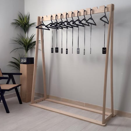 استاند عبايات خشبي  مع 10 معلاق اسود