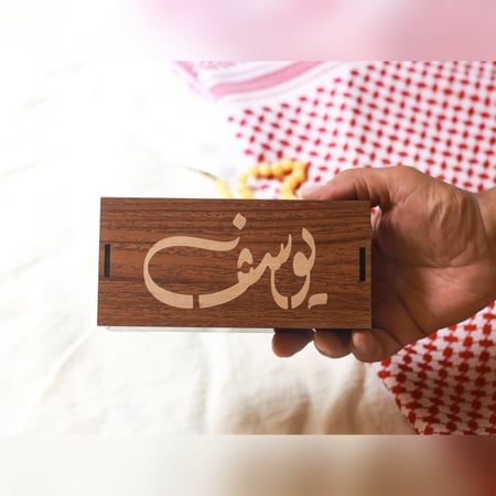 عرض 8 قطع ( 4تعليقات + 4 صناديق خشبية )