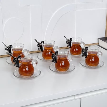 6 تعليقات أكواب كل عام وانتم بخير