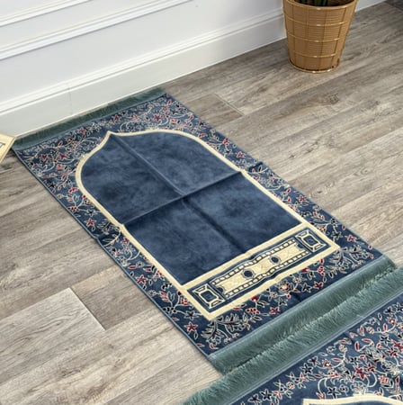 مصلى وسجادة فاخرة