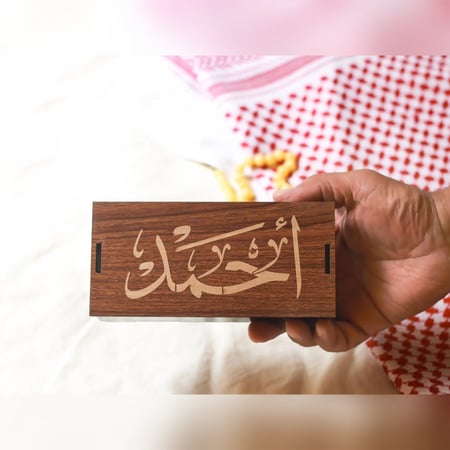 عرض 8 قطع ( 4تعليقات + 4 صناديق خشبية )