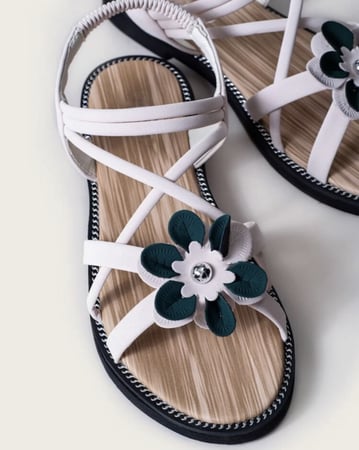 صندل مزين بأزهار