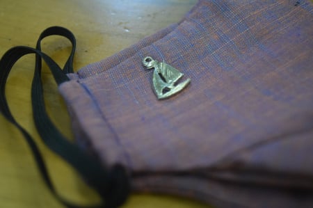 اضافة اكسسوار معدني للكمامة