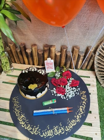 لوح بالورد و كيك