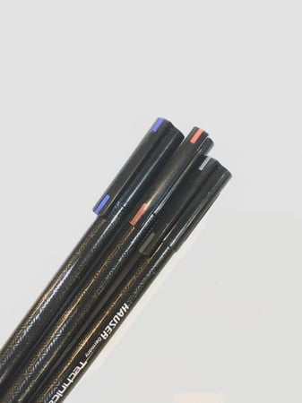 علبة اقلام حبر 25 قلم لون احمر 0.7mm هوزر المانيا