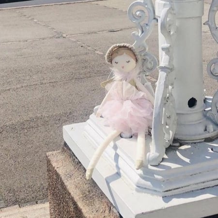 دمية باليرينا النائمه بجناحات الفرنسية (وردي ) 15 انش